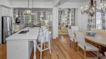 House, 4 Bedrooms | Dining