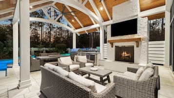 House, 4 Bedrooms | Terrace/patio