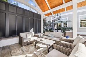 House, 4 Bedrooms | Terrace/patio