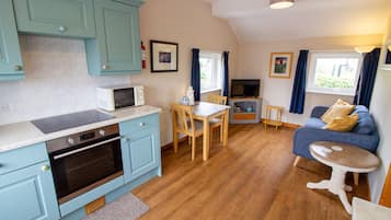 Fridge, cookware/dishes/utensils