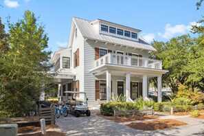 House, 6 Bedrooms | Exterior