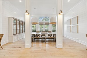 House, 6 Bedrooms | Dining