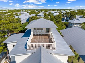House, 5 Bedrooms | Exterior