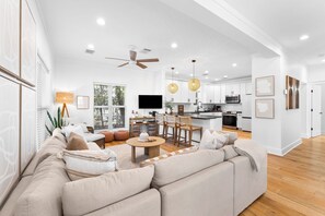 Talo, 5 makuuhuonetta | Oleskelualue | Pöytätennispöytä