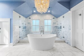 House, 5 Bedrooms | Bathroom | Towels