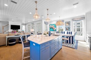 House, 5 Bedrooms | Dining