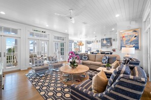 ハウス 5 ベッドルーム | リビング エリア