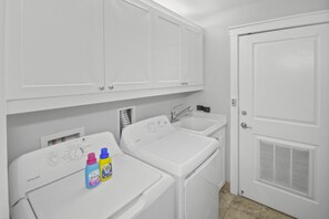 Condo, 3 Bedrooms | Interior