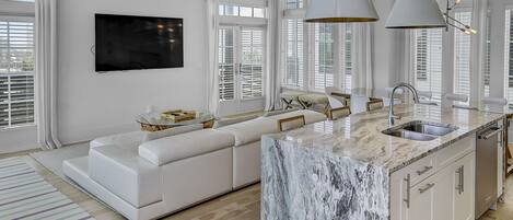 House, 5 Bedrooms | Private kitchen | Fridge, oven, coffee/tea maker, toaster