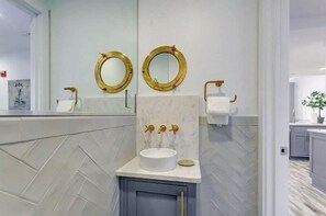Condo, 2 quartos | Banheiro | Toalhas de banho