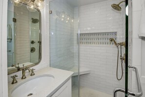 Apartment, 2 Schlafzimmer | Badezimmer | Handtücher