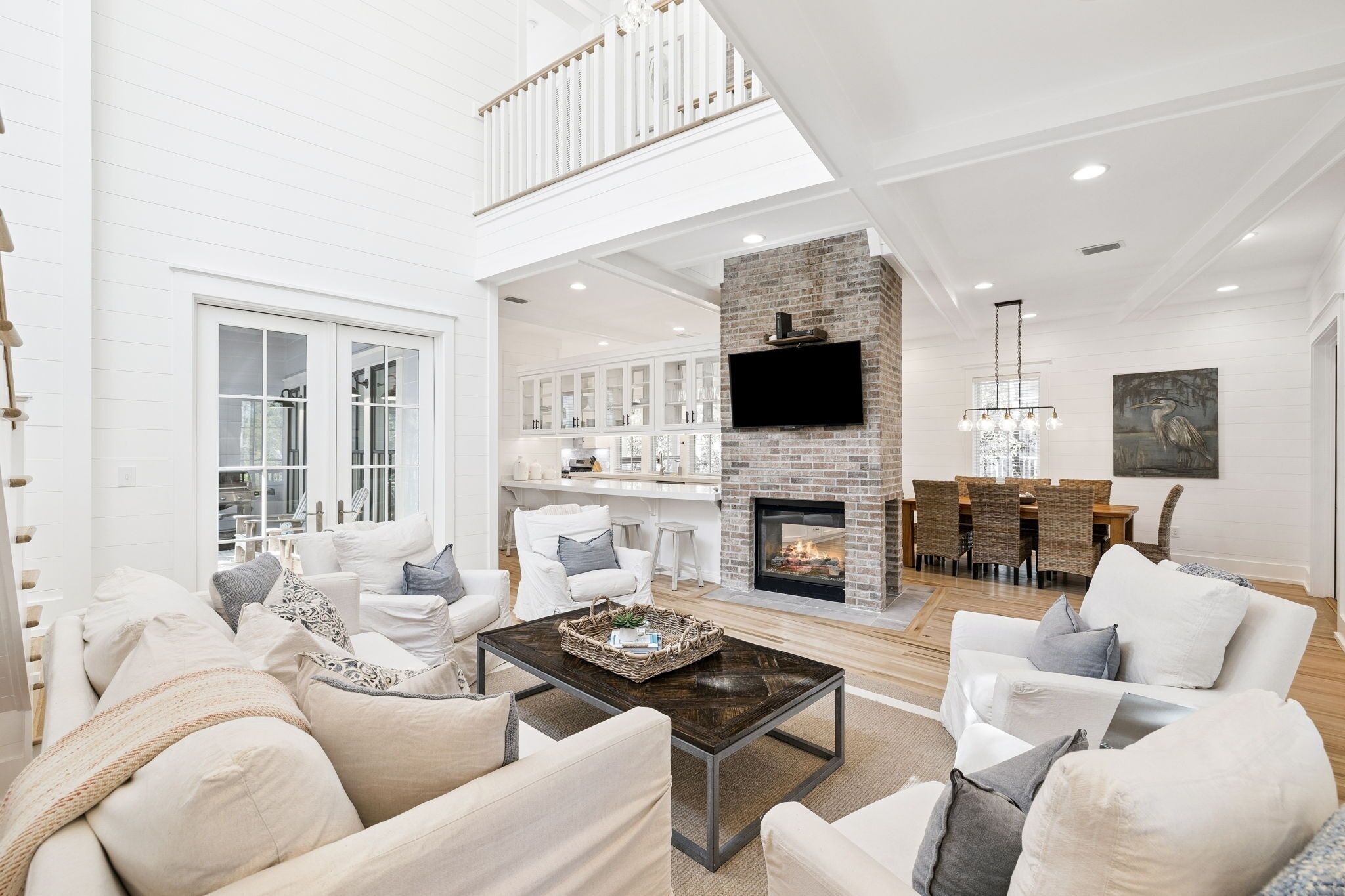 House, 5 Bedrooms | Living area