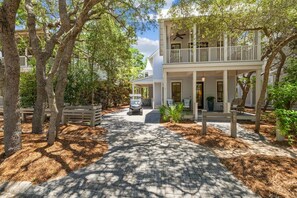 House, 5 Bedrooms | Exterior