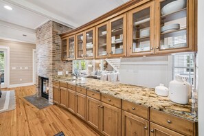 House, 5 Bedrooms | Interior