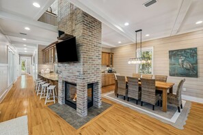 House, 5 Bedrooms | Dining