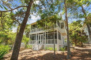 House, 5 Bedrooms | Exterior