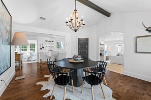 House, 5 Bedrooms | Dining