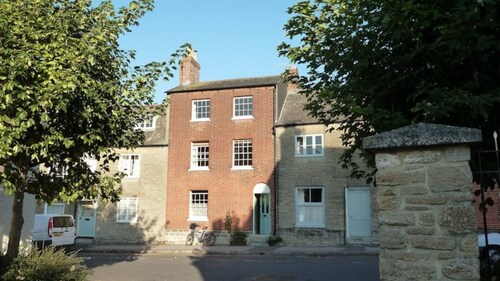 No. 27's Self-Catering Flat for a Memorable Break