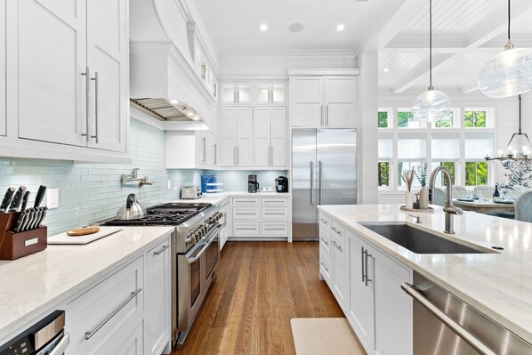 House, 4 Bedrooms | Private kitchen | Fridge, oven, coffee/tea maker, toaster