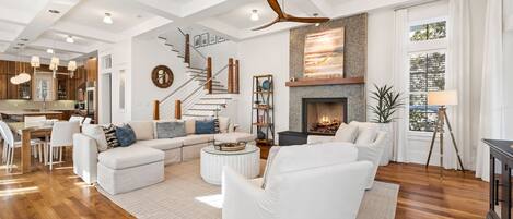 House, 5 Bedrooms | Living area