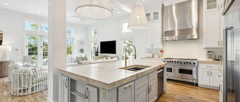 Hus - 6 soveværelser | Privat køkken | Køleskab, ovn, kaffe-/temaskine, brødrister