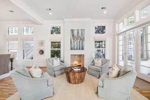 House, 6 Bedrooms | Interior