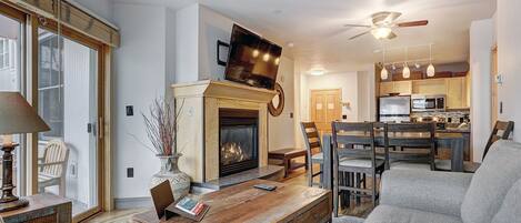 Condo, 2 Bedrooms | Living area