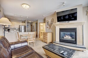 Condo, 2 Bedrooms | Interior