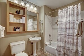 Condo, 2 Bedrooms | Bathroom | Shampoo
