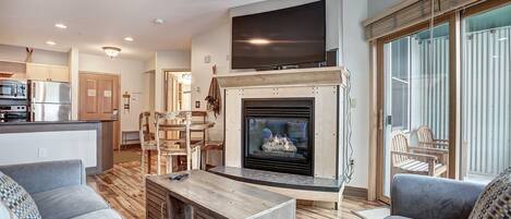 Condo, 2 Bedrooms | Living area