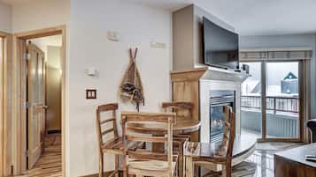 Condo, 2 Bedrooms | Private kitchen | Fridge, oven, coffee/tea maker, toaster