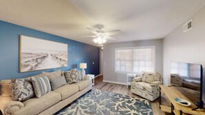 Living area - Turtle's Nest Duplex 3 Bedroom Duplex (Jekyll Island)