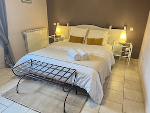 4 bedrooms, internet, bed sheets