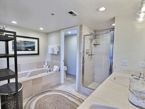 Bathtub, towels