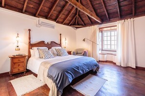 2 habitaciones, escritorio, tabla de planchar con plancha y wifi gratis 