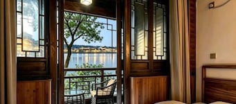 Huguang Yuese Landscape Inn (Taierzhuang Ancient City)