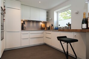 Kühlschrank, Ofen, Herdplatte, Geschirrspüler