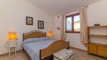 2 bedrooms, bed sheets