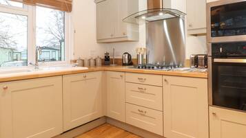 Refrigerador, lavavajillas, tetera/pava eléctrica, tostadora