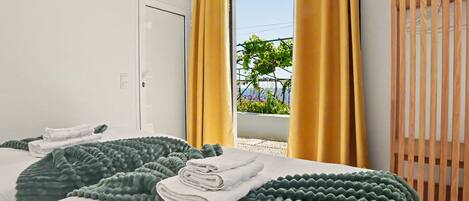 2 bedrooms, iron/ironing board, free WiFi, bed sheets