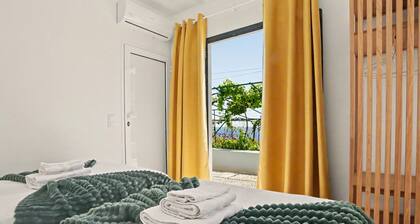 Chalet "Casa Do Boto" with Sea View, Private Terrace & Garden