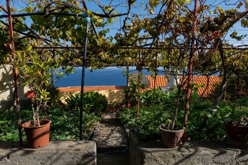 Chalet "Casa Do Boto" with Sea View, Private Terrace & Garden
