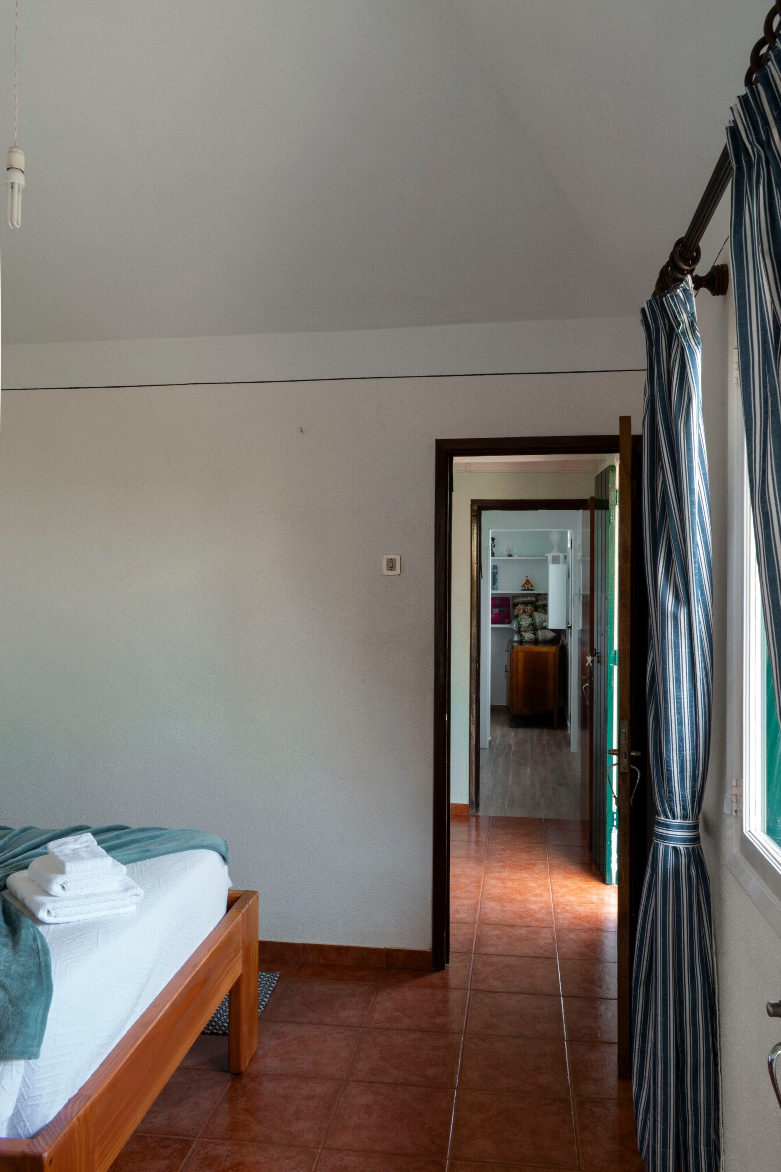 2 chambres, fer et planche à repasser, Wi-Fi gratuit, draps fournis