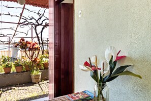 Exterior detail - Chalet "Casa Do Boto" with Sea View, Private Terrace & Garden (Gaula)