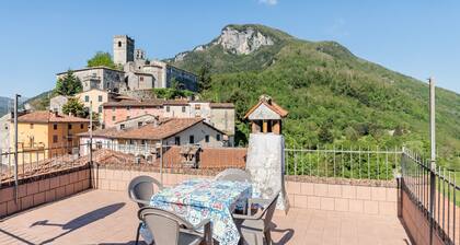 Apartment 'La Casa Di Anita' with with a view from a large panoramic terrace over the mountains