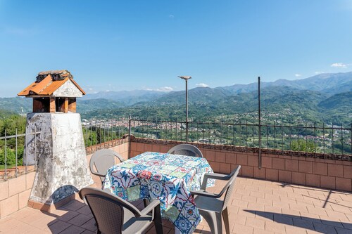Ferienwohnung 'La Casa Di Anita' mit Blick von einer großen Panoramaterrasse auf die Berge