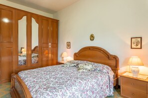 2 chambres, fer et planche à repasser, Wi-Fi gratuit, draps fournis