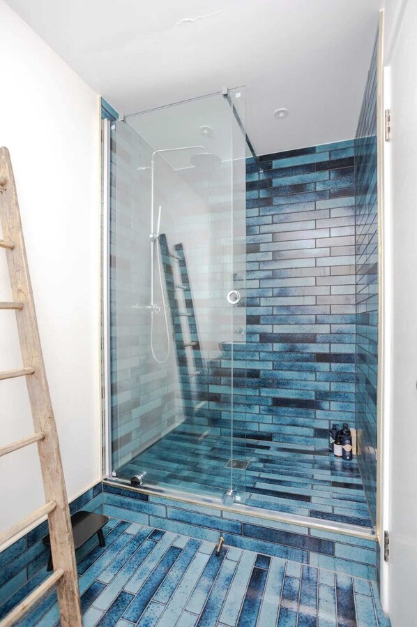 Basic Apartment, 1 Double Bed with Sofa bed | Bathroom | Shower, free toiletries, towels, soap