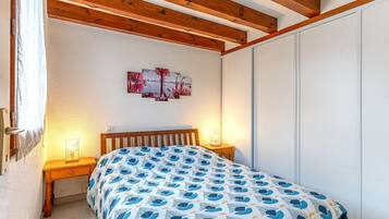 2 slaapkamers, een strijkplank/strijkijzer, wifi