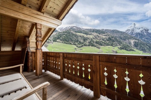 Apartment "Ferienhaus Pichlerhof" with Mountain View, Shared Garden & Wi-Fi